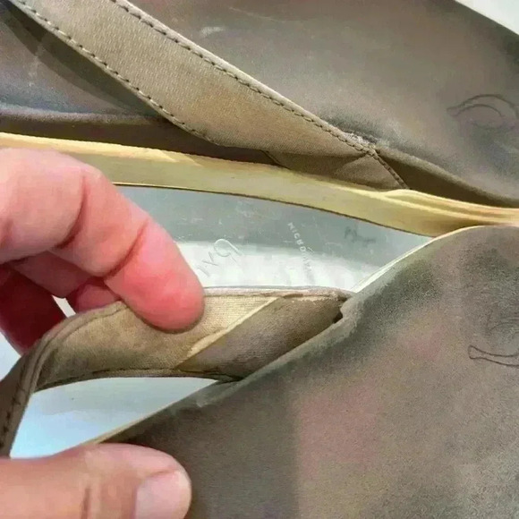 Olukai Women’s size 9 pre-owned - Picture 3 of 8